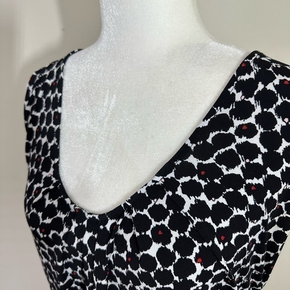 New York & Company sz XL top, tunic in black. White an a tiny bit of red silky - Picture 10 of 13